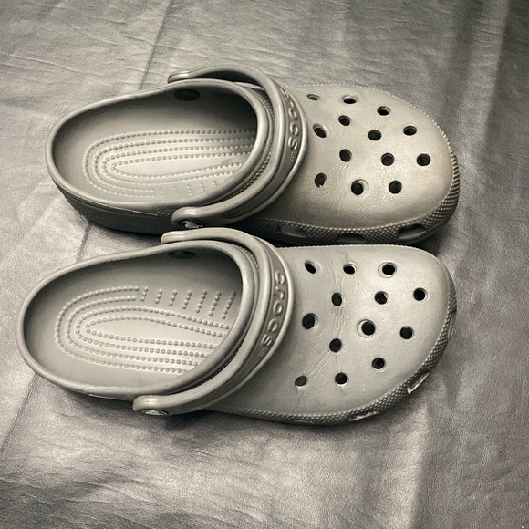 Grey crocs, men 7 women 9 - Picture 1 of 4
